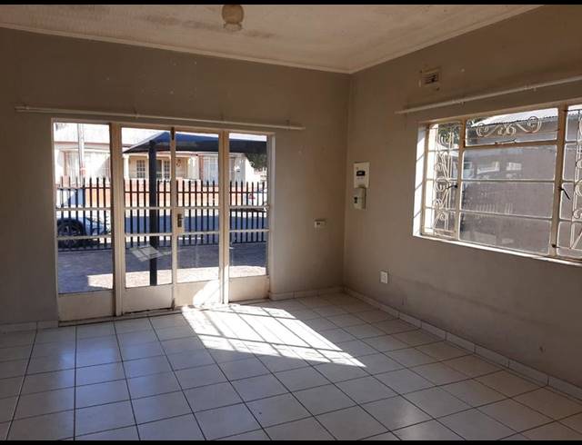 6 BEDROOM CLUSTER FOR SALE IN GEDULD